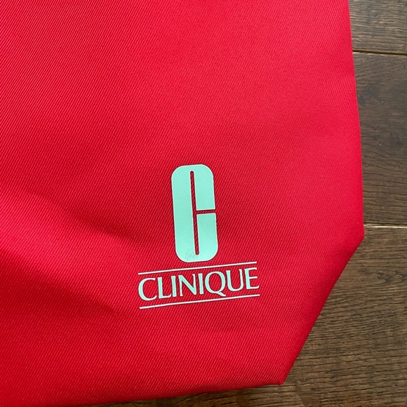 Free add-on Clinique bag - Picture 2 of 5
